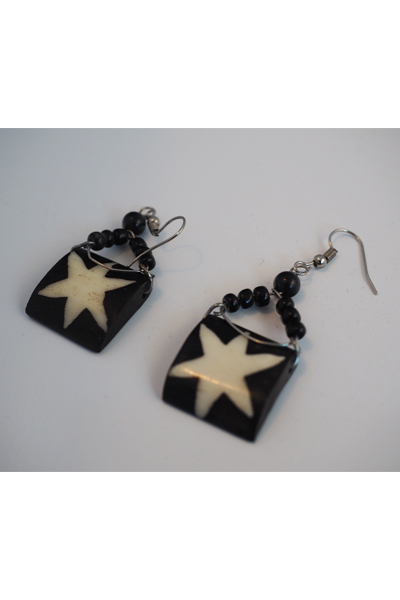 Finnkibu cowhorn earrings with star-pattern