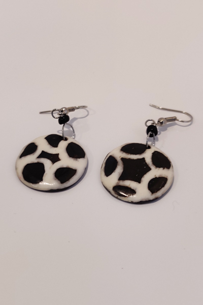 Finnkibu-cow horn earrings - football shaped 